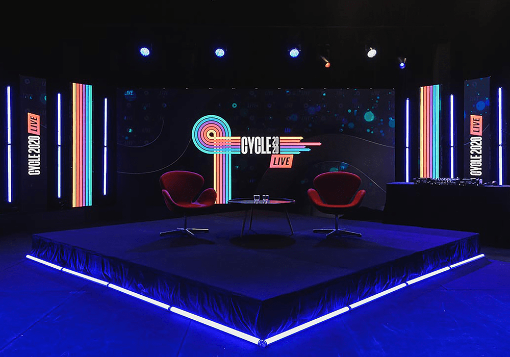 pantallas led en escenario evento híbrido