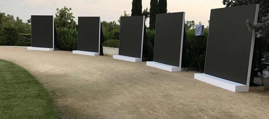 Espacios para eventos y material audiovisual pantallas