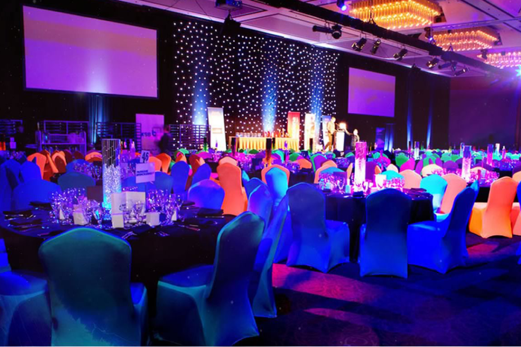 cena evento presencial sala hotel