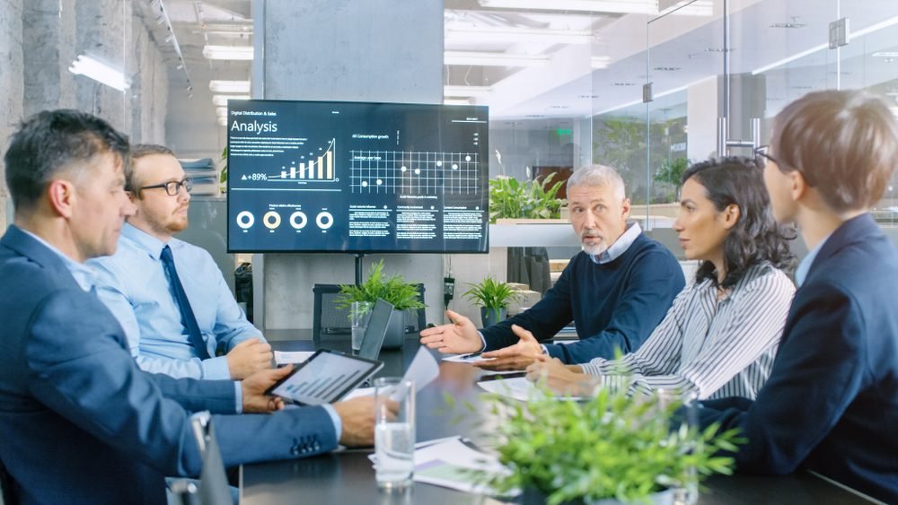 Reuniones de empresa y material audiovisual reunion con pantalla led