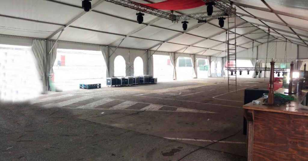 carpa equipamiento fiesta nocturna
