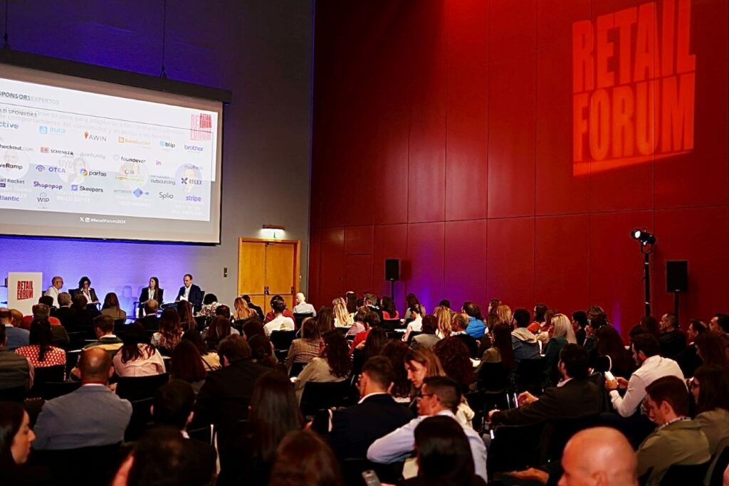 Alquiler Audiovisuales para Retail Forum